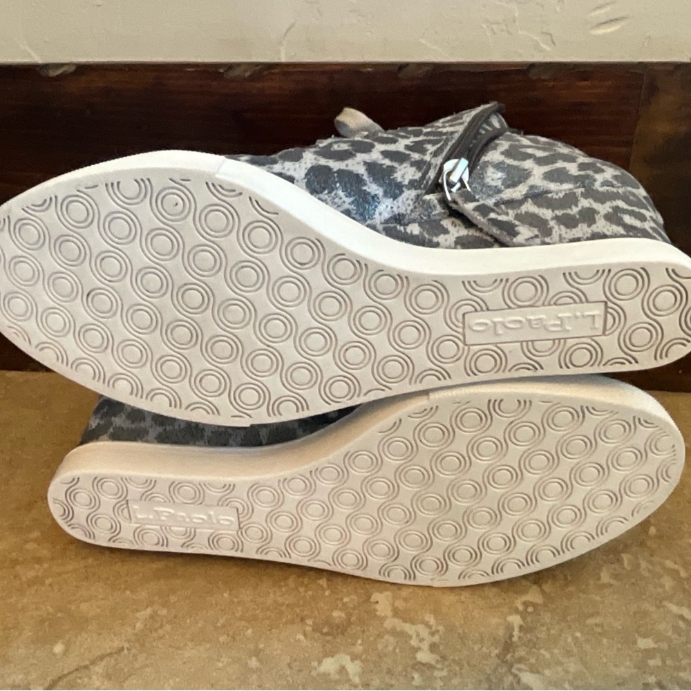 Price Drop๐ Linea Paolo Fenton Leopard Wedge Sneaker Like NEW! - Picture 8 of 11